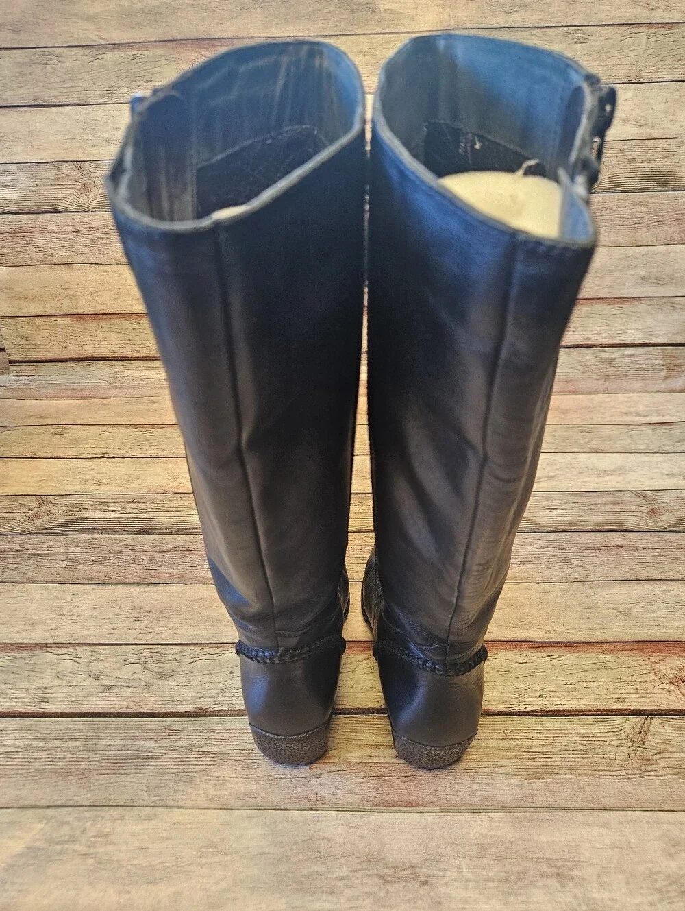 Pikolinos black leather knee-high boot